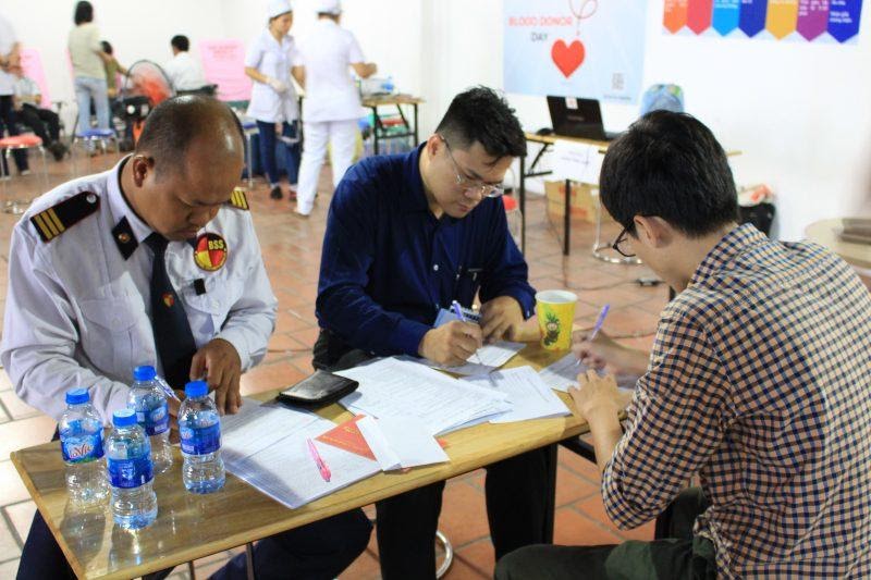 PEB Steel employees fill out the information to participate in blood donation